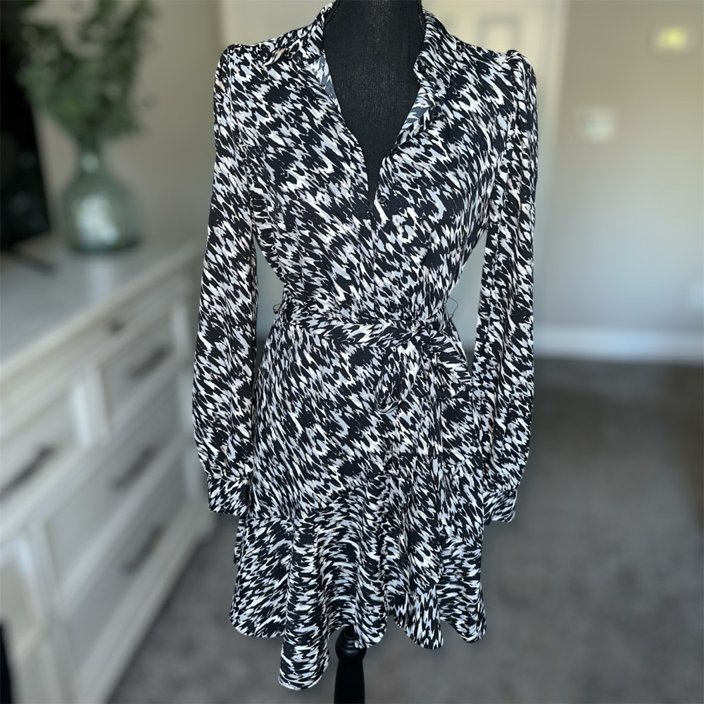 Express small black, cream, silver, grey long sleeve collared dress